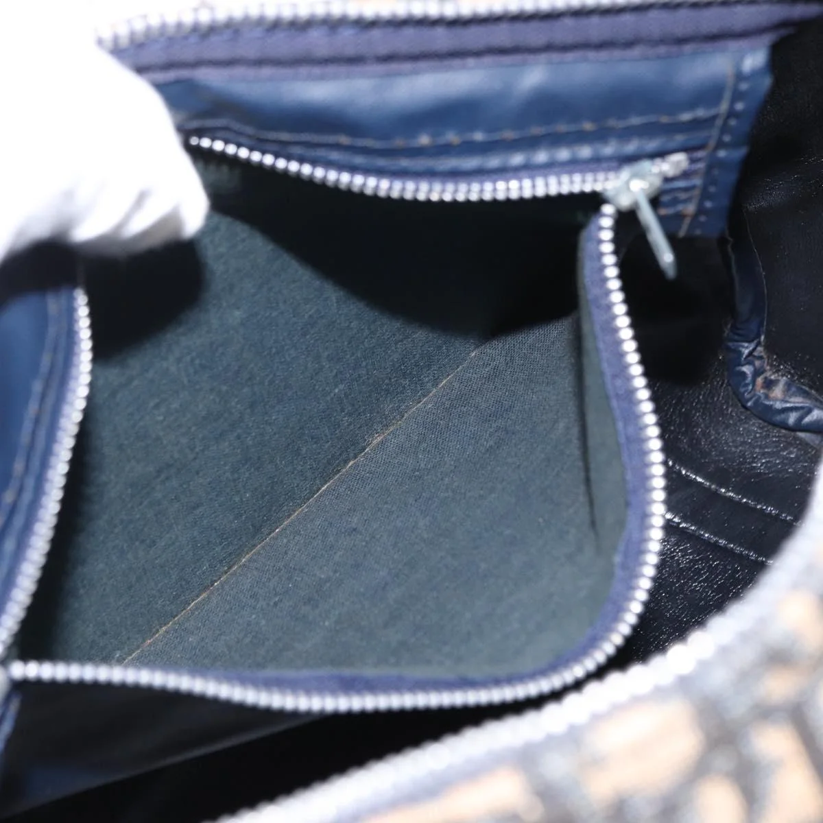 Trotter Canvas Boston Bag Navy Silver - Image 20